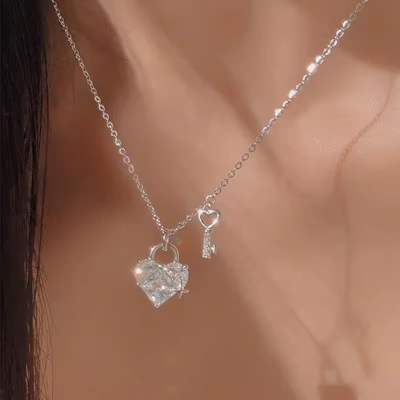 Silver-tone heart and key necklace, image 1