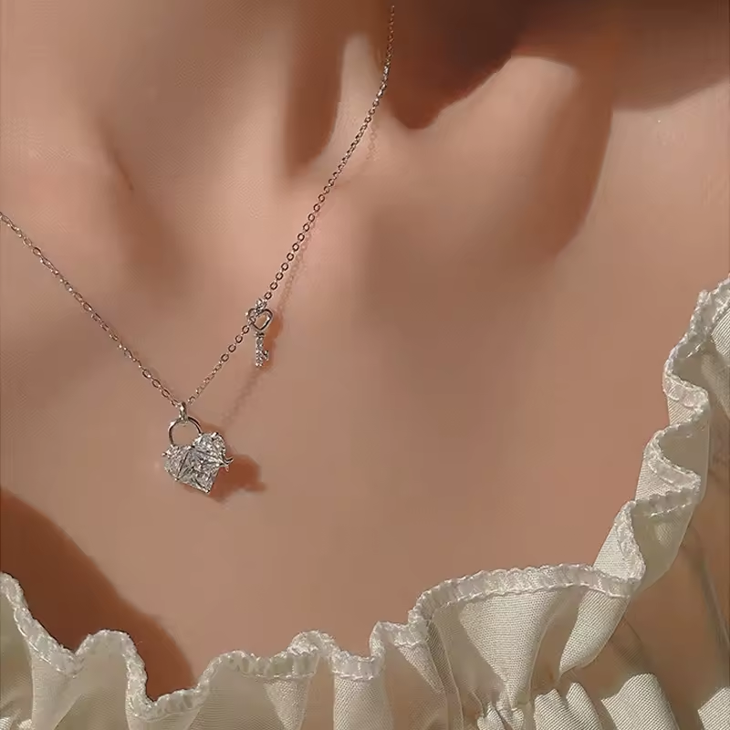 Silver-tone heart and key necklace, image 4